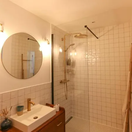 Nice Design And Bright Apt In The 10Th * Paryż